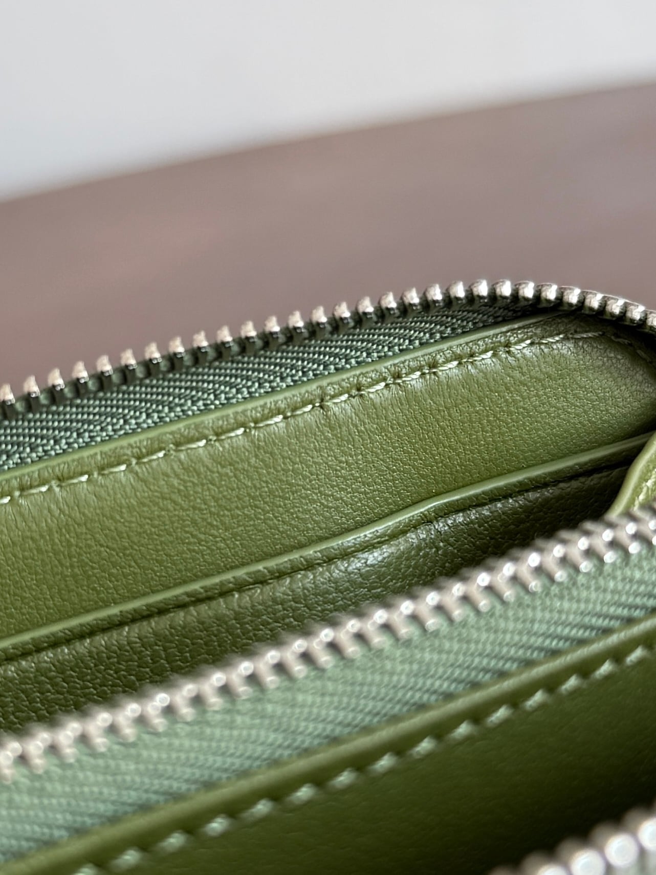 Zip Around Wallet - зеленый Bottega Veneta 593217.A19