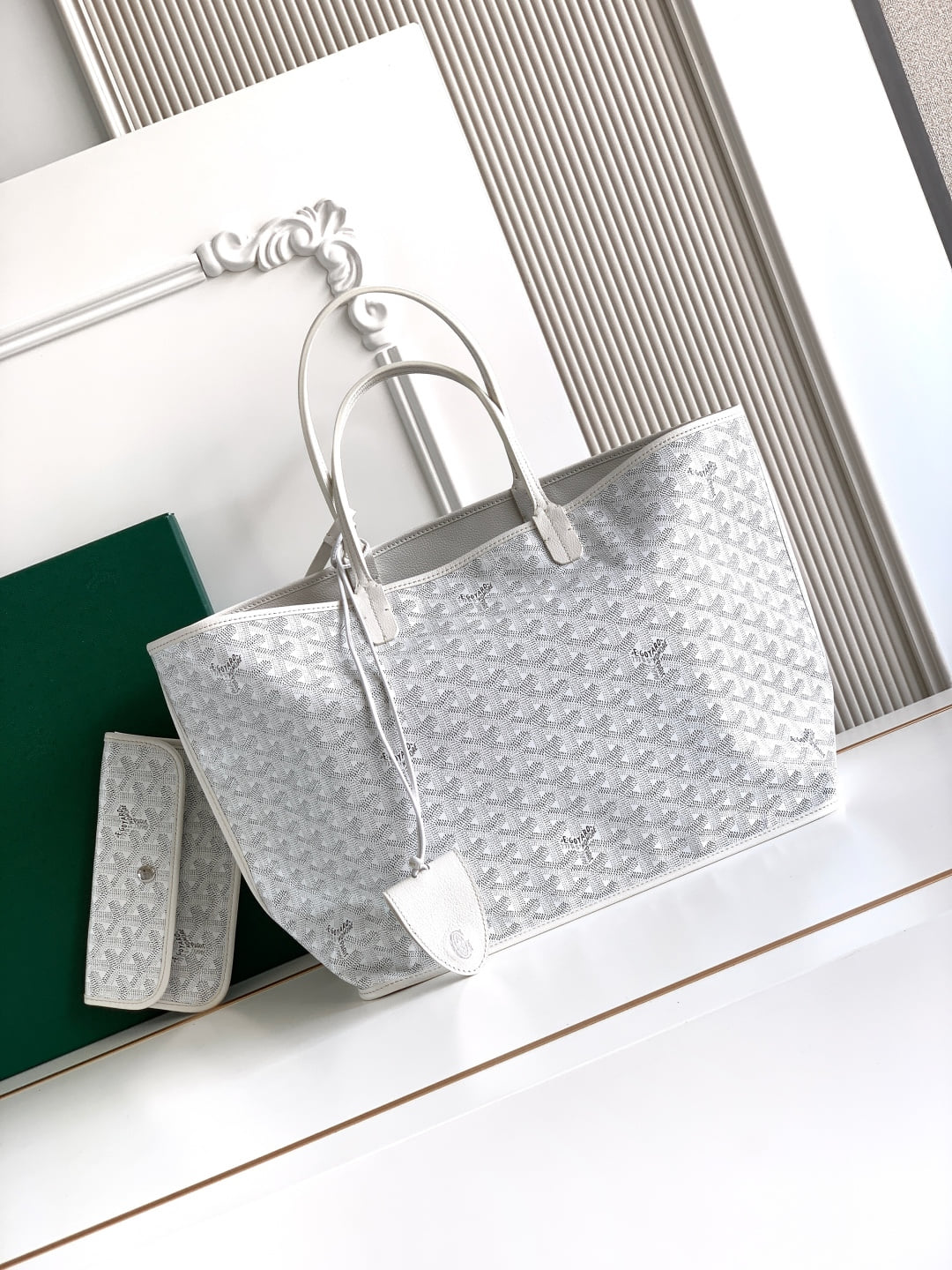 Anjou - белый Goyard 6604.A7