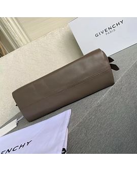 ID93 Givenchy 210.9