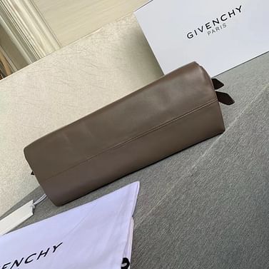 ID93 Givenchy 210.9