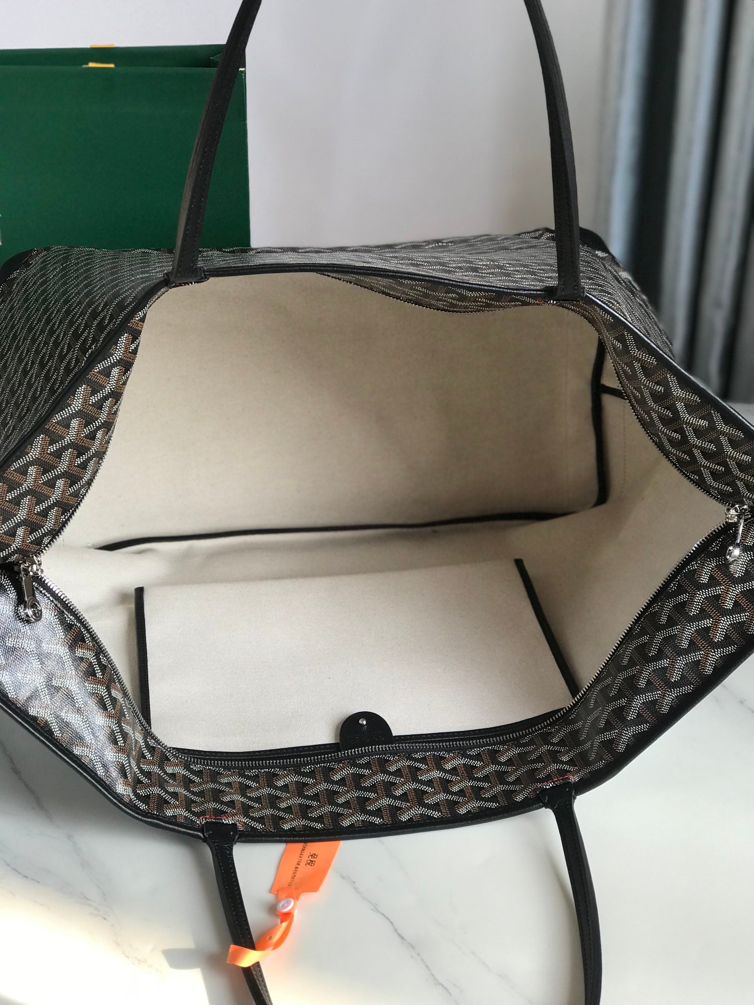 Artois PM Goyard 020186-1.A8