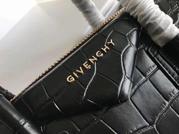 Antigona Givenchy HI0069.1