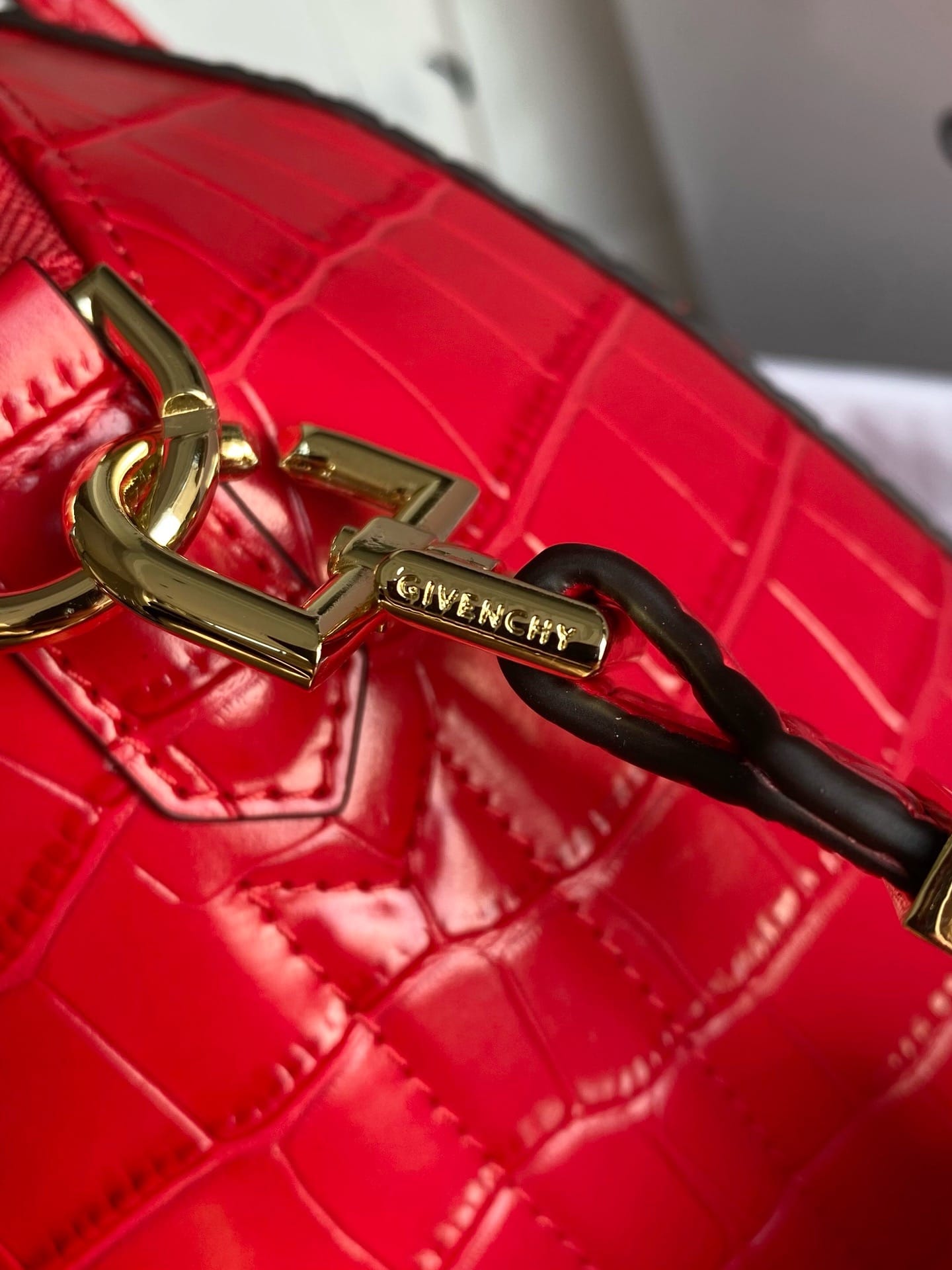 Antigona Givenchy HI0069.3