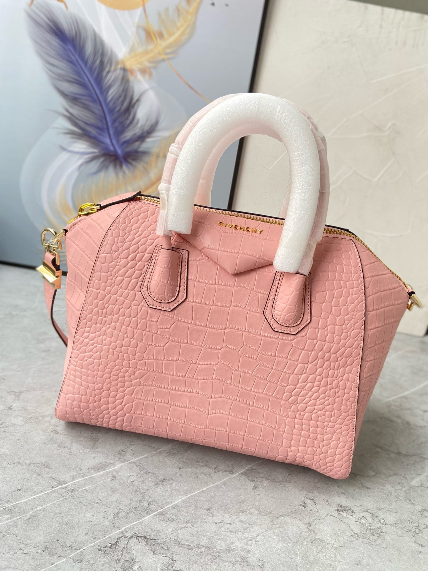 Antigona Givenchy HI0069.4