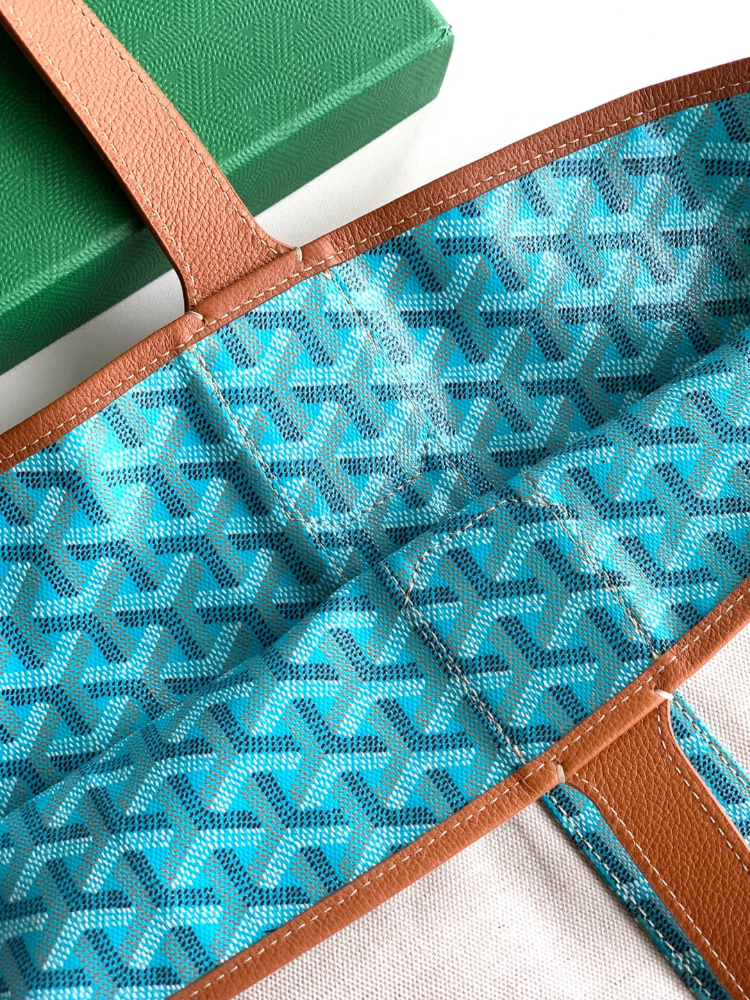 Belharra - бирюзовый Goyard 020232.A2