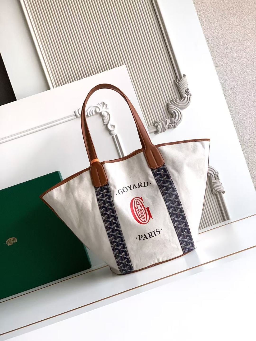 Belharra - серый Goyard 020232.A7