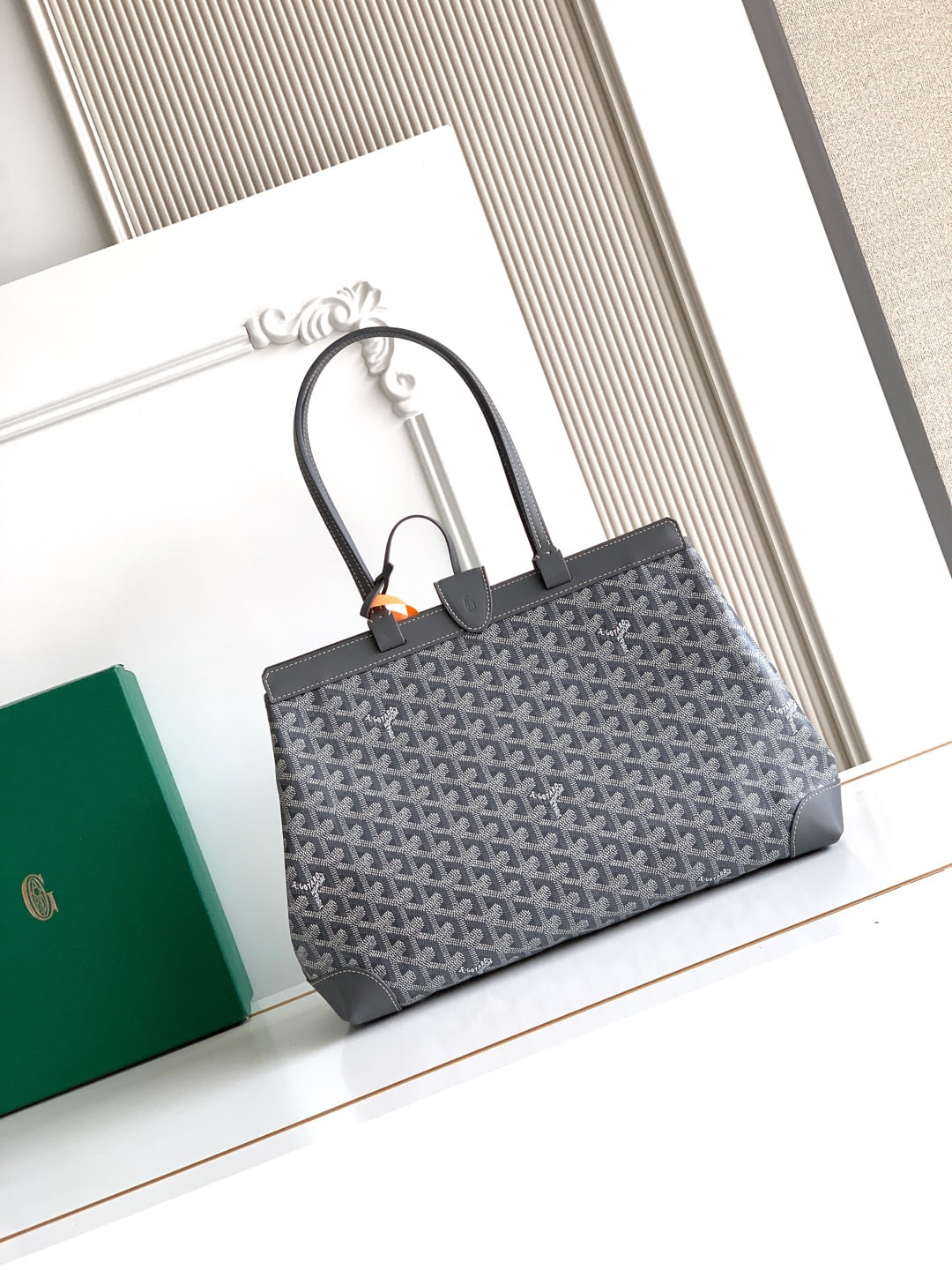Bellechasse Biaude - серый Goyard 020161.A4