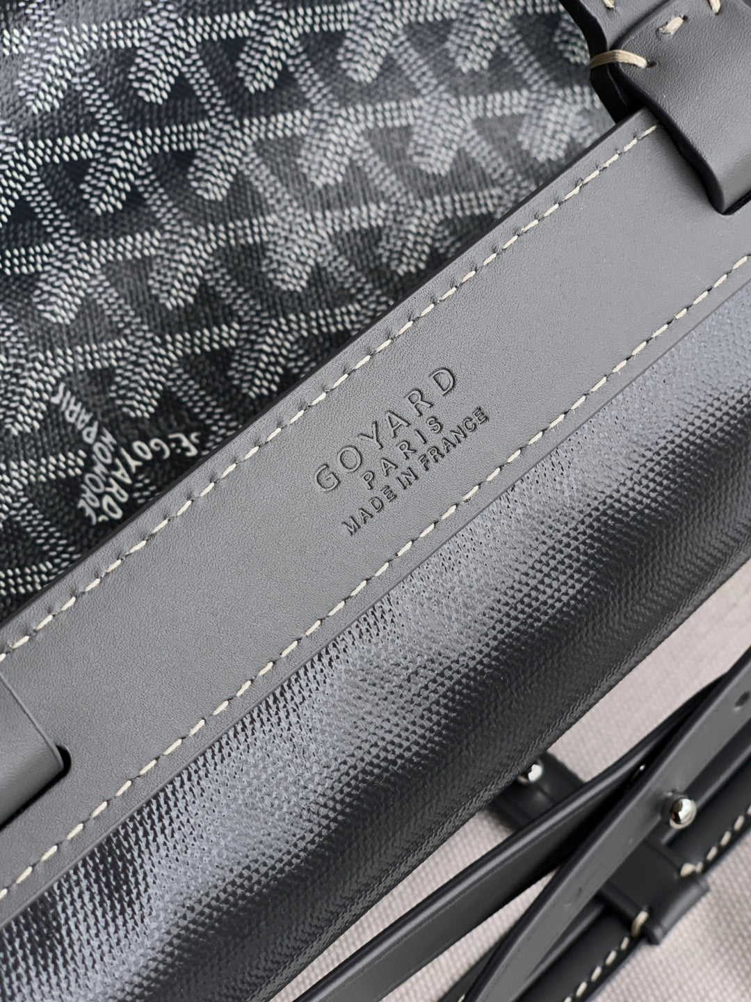 Bellechasse Biaude - серый Goyard 020161.A4