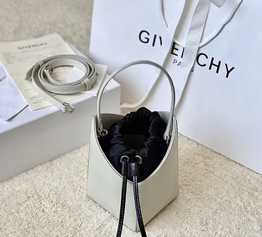 Bucket Givenchy 9018