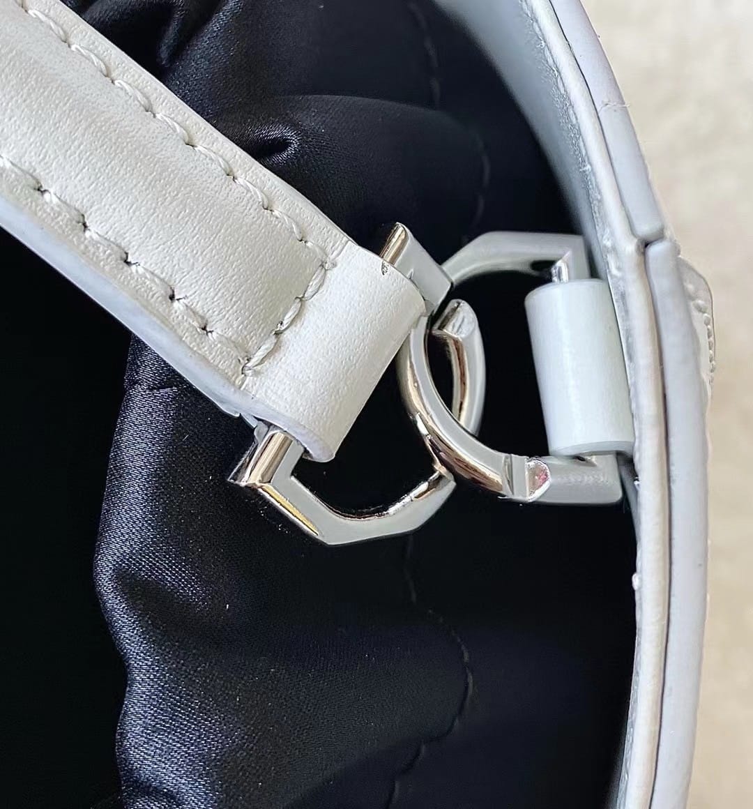 Bucket Givenchy 9018