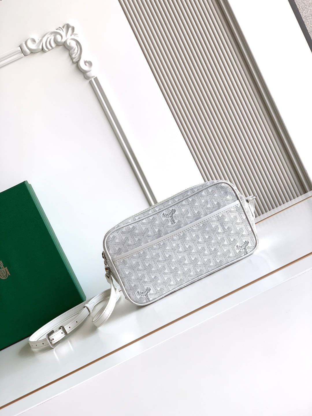 Cap-Vert - белый Goyard 8304.A2