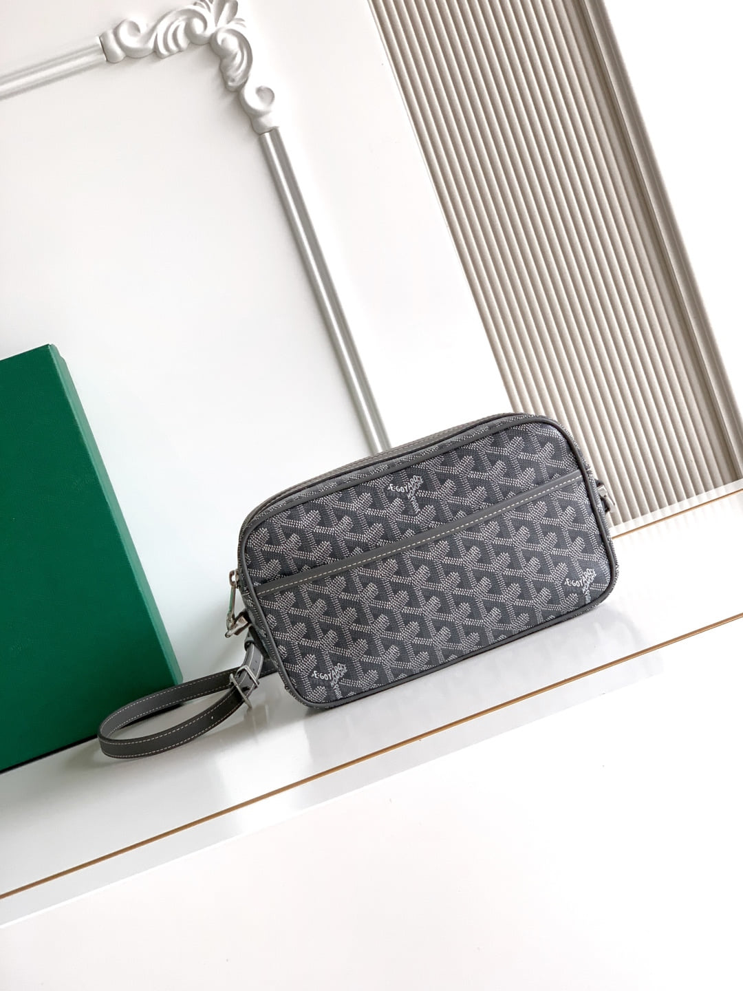 Cap-Vert - серый Goyard 8304.A9