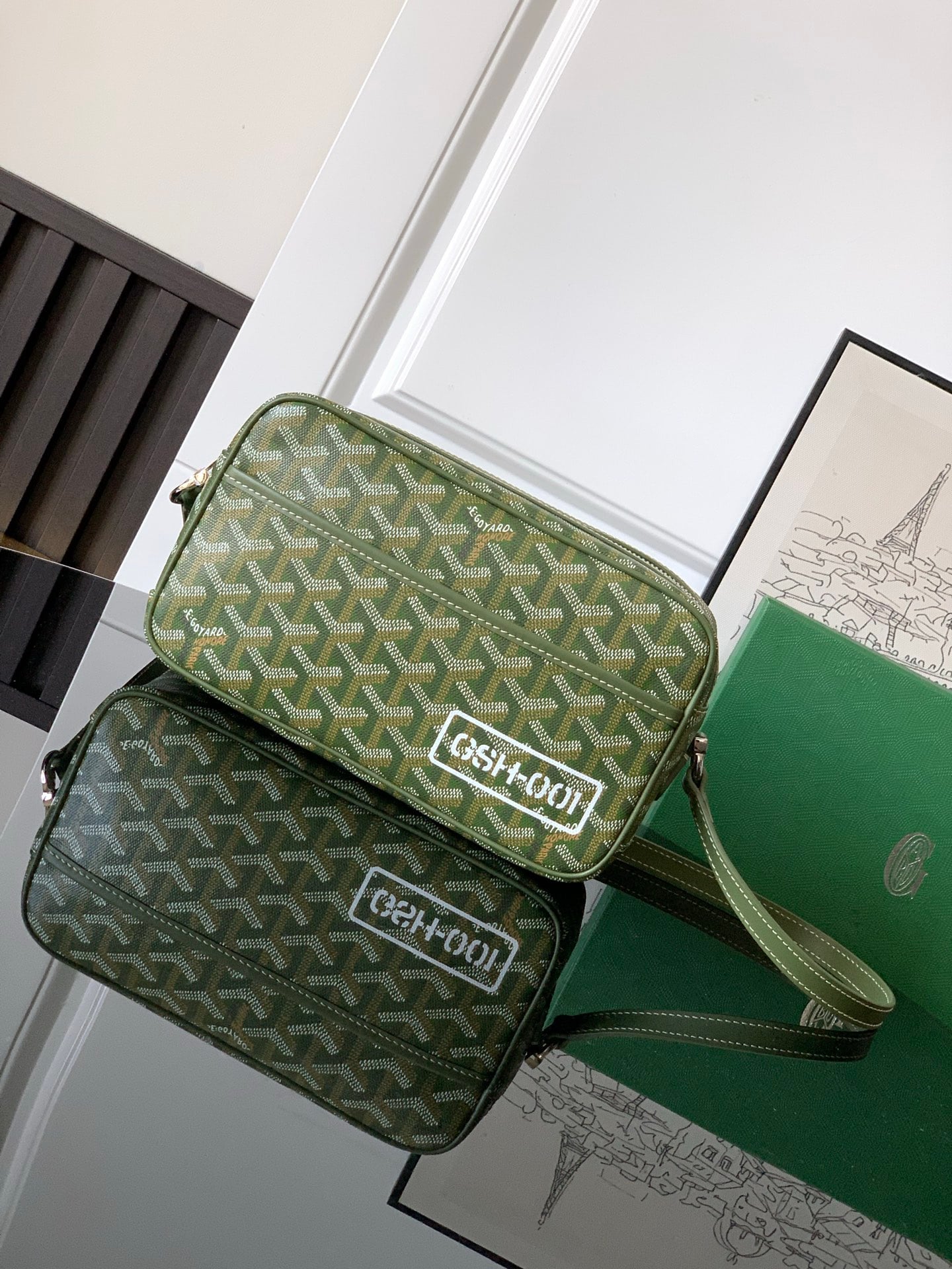 Cap-Vert - хаки Goyard 8013.A2