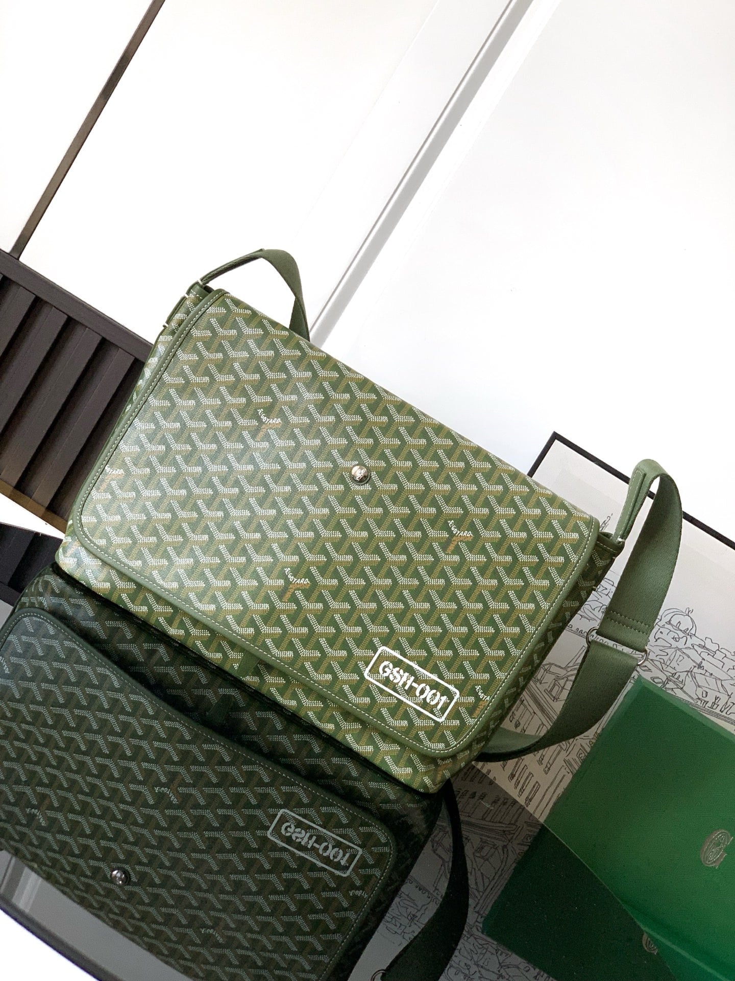 Capétien - хаки Goyard 20192