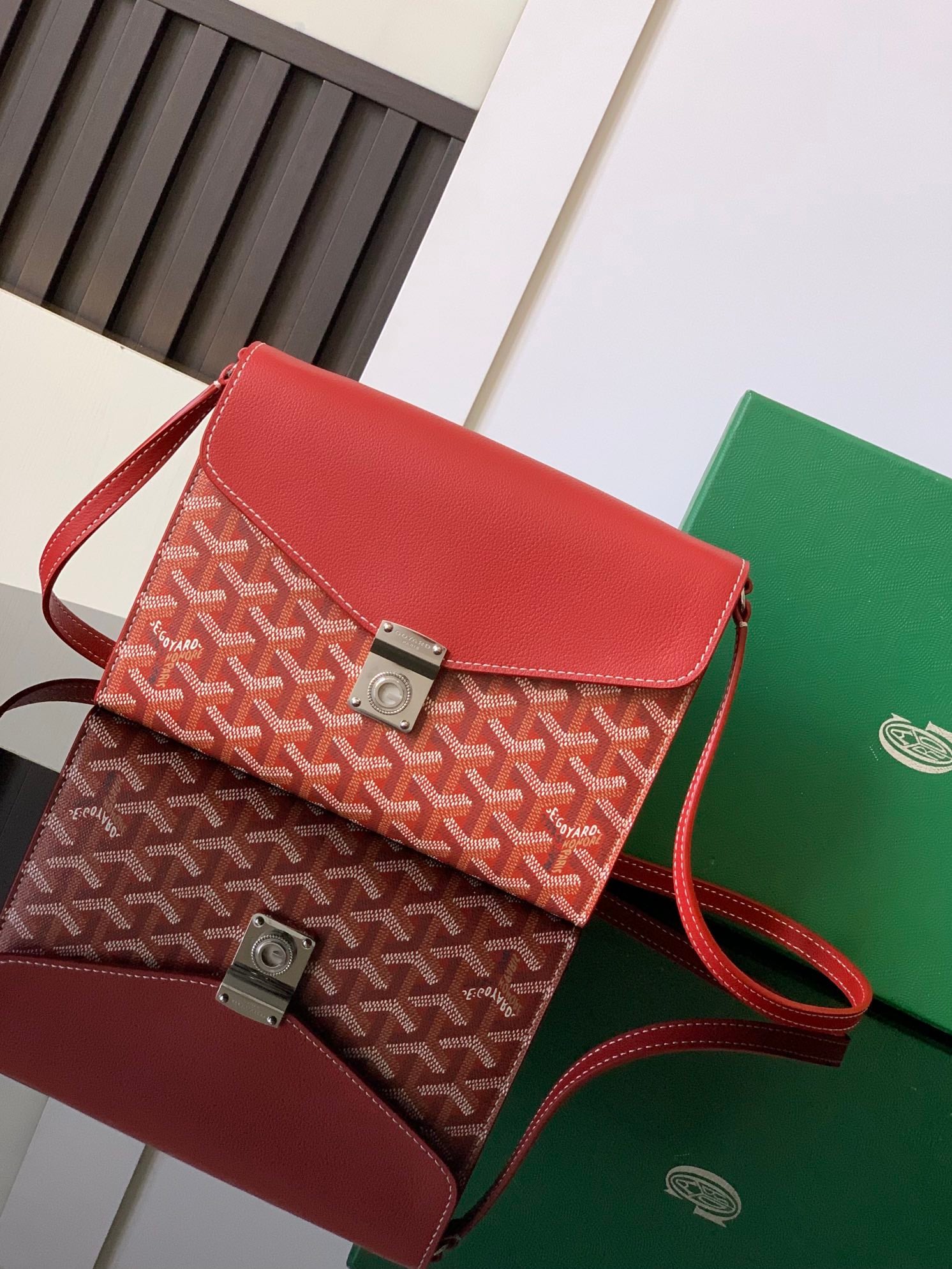 Chypre - красный Goyard 8063.A8