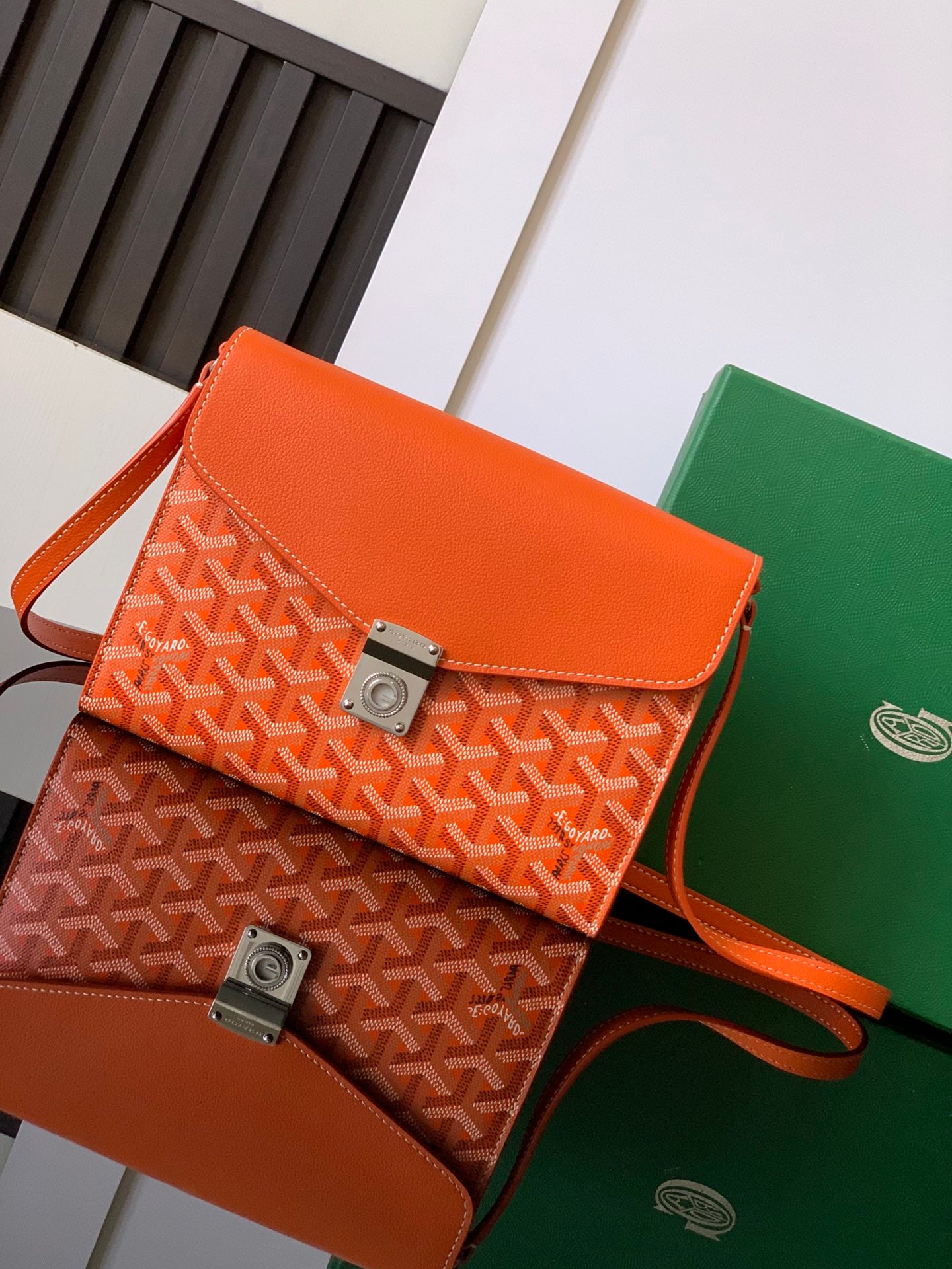 Chypre - оранжевый Goyard 8063.A9