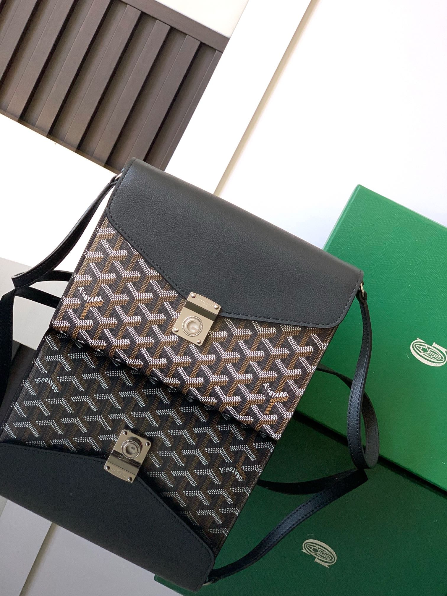 Chypre - черный Goyard 8063.A11