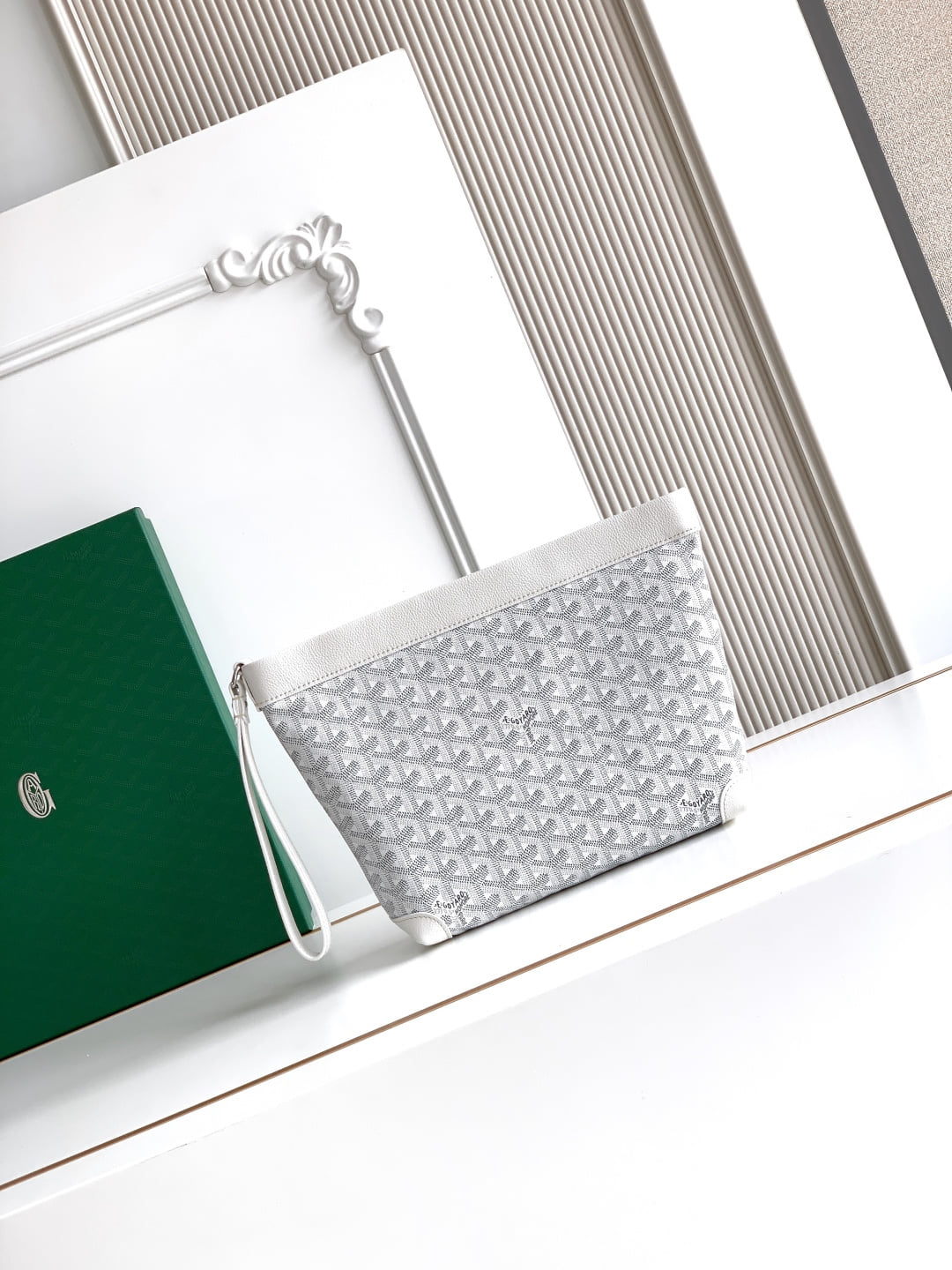 Conti - белый Goyard 2303.A3