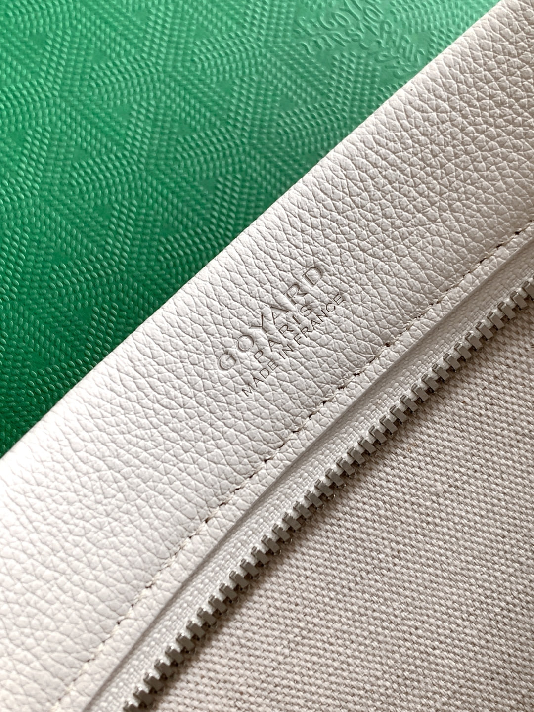 Conti - белый Goyard 2303.A3
