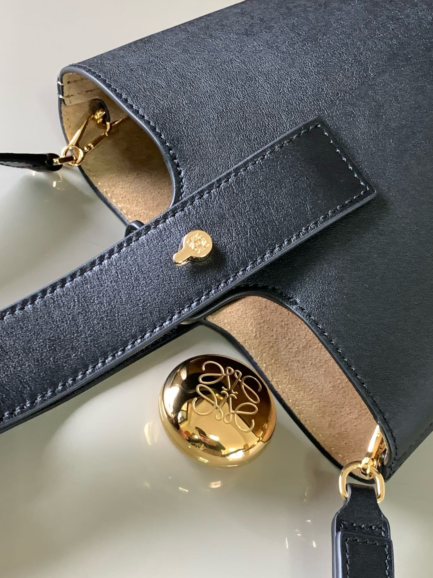 Pebble Bucket Loewe 9047