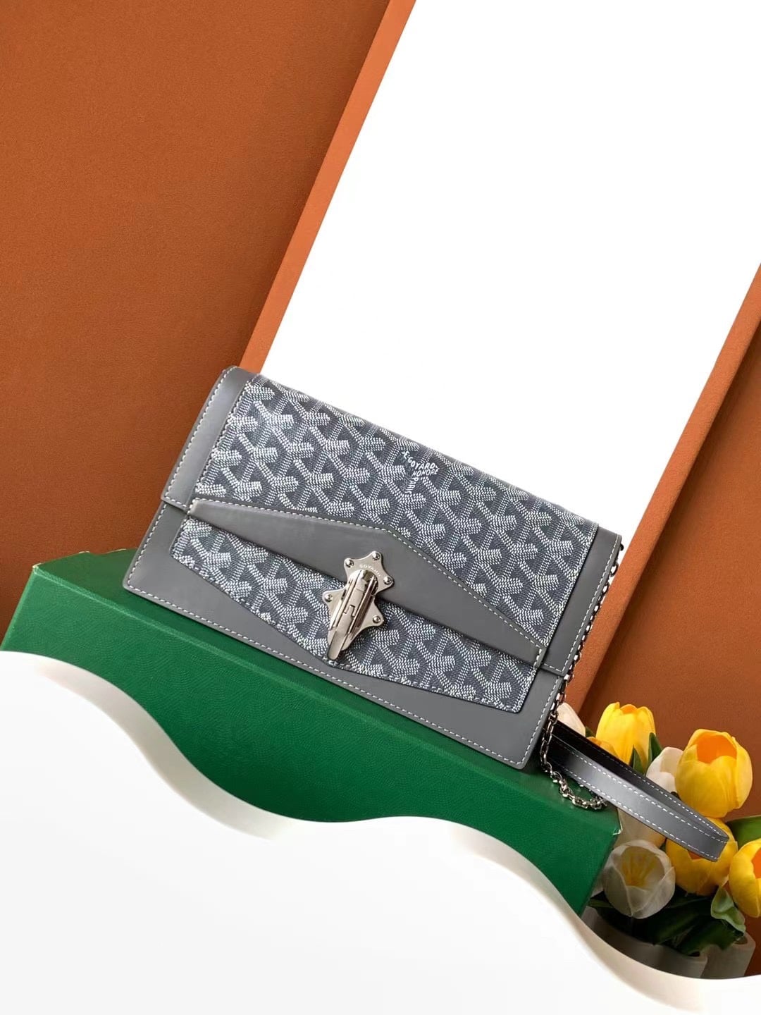 Duchesse Marie-Caroline - серый Goyard 020241.A10