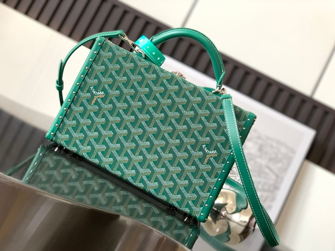 Grand Hôtel - зеленый Goyard 8018.A4