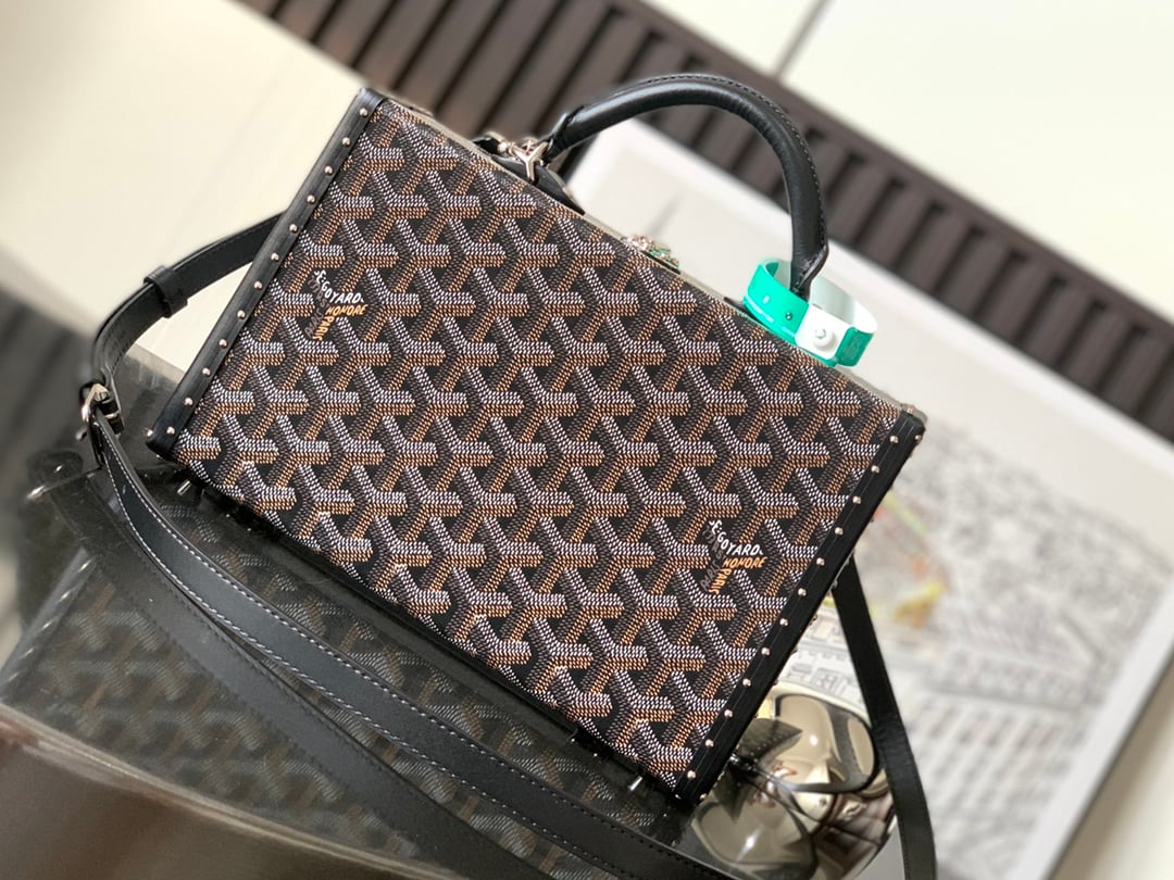 Grand Hôtel - черный Goyard 8018.A5