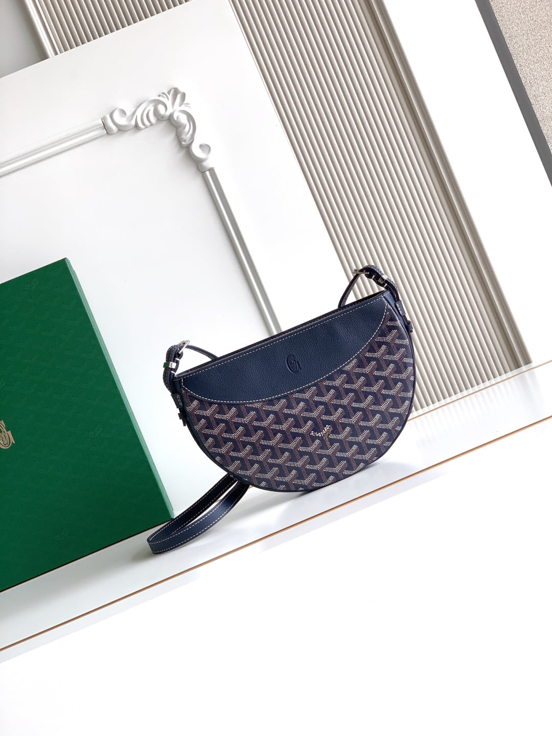 Hirondelle Goyard 020247.A1