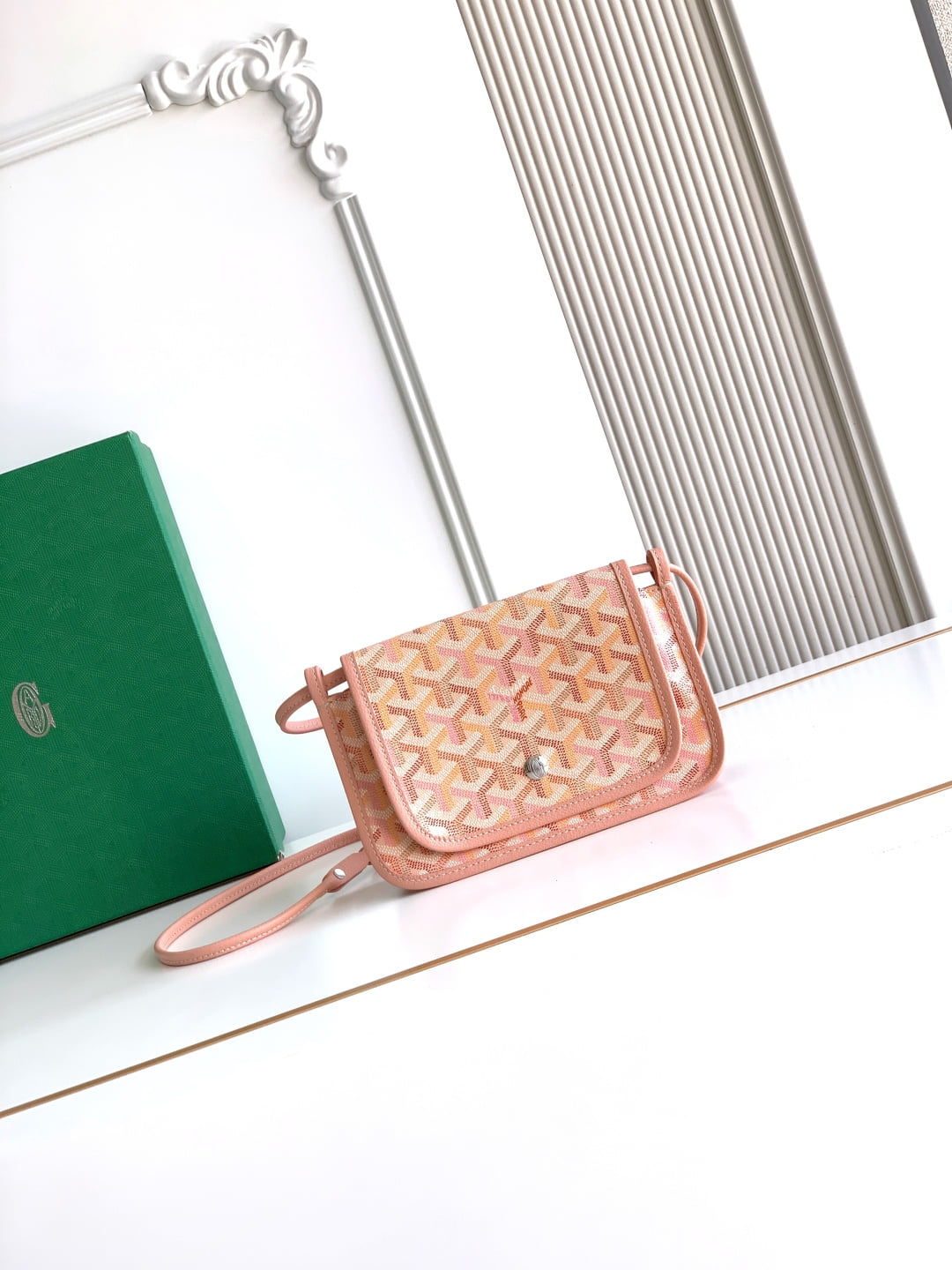 Plumet - розовый Goyard 5509.A3