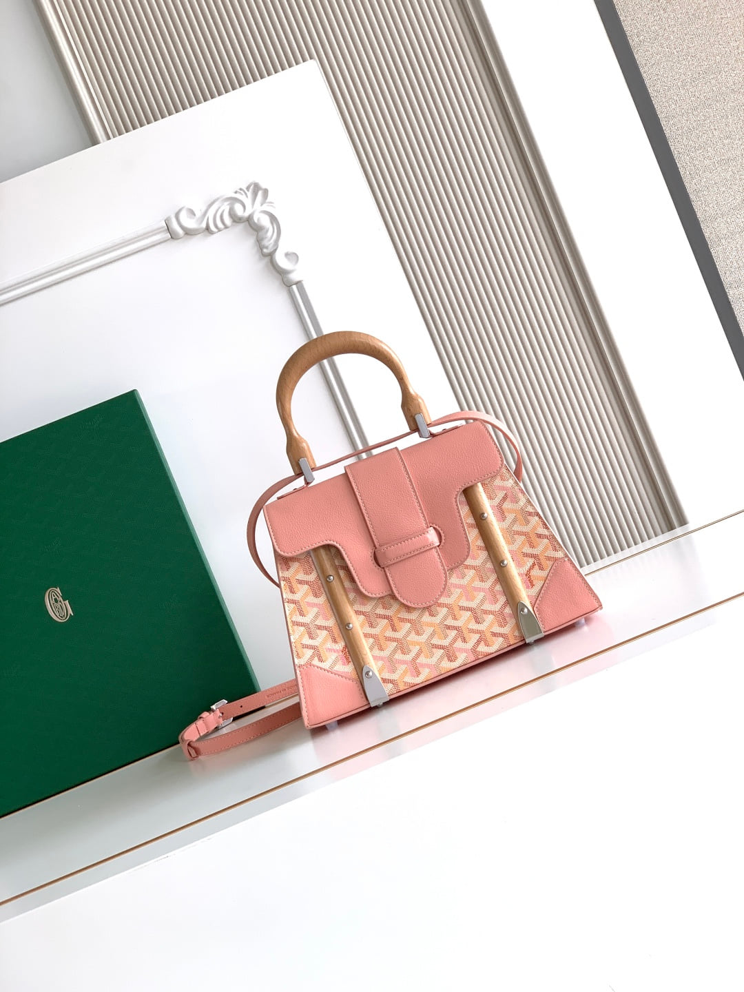 Saïgon - розовый Goyard LAR.A3