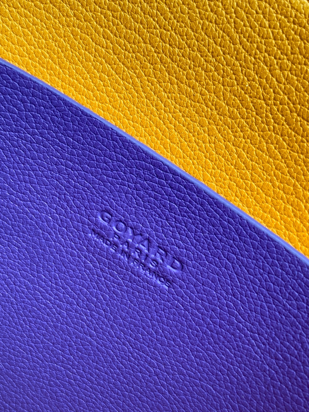 Saïgon - фиолетовый Goyard LAR.A4