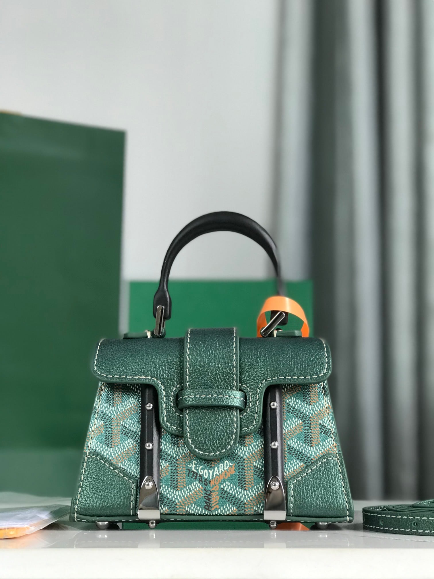 Saïgon Nano - перламутровый Goyard 020165.A4