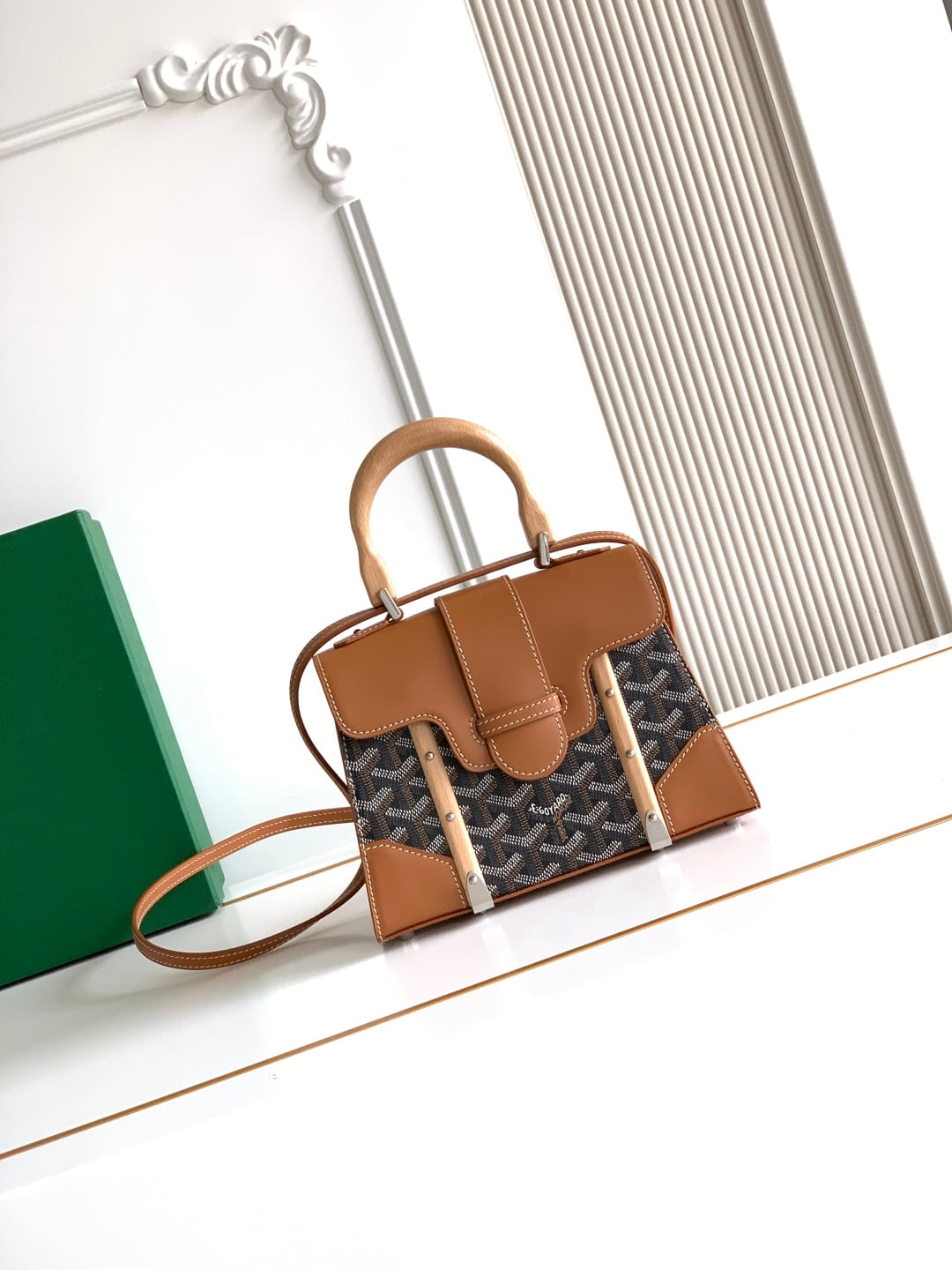 Saïgon Structuré - коричневый Goyard LAR.A7
