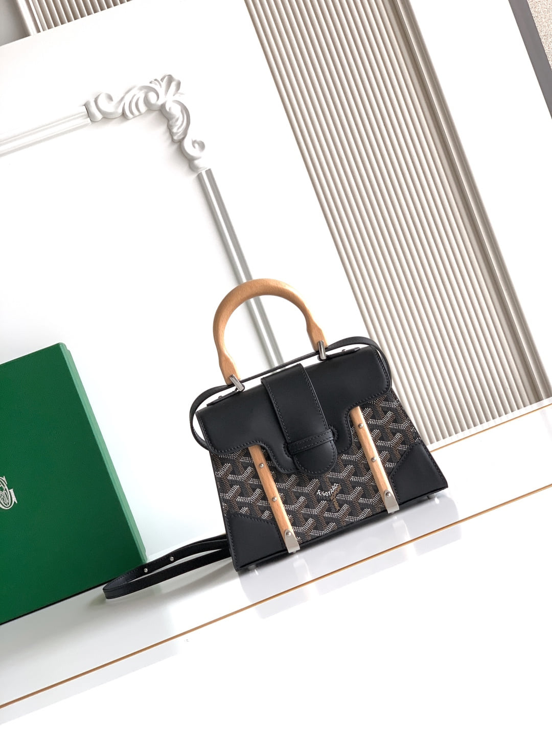 Saïgon Structuré - черный Goyard LAR.A10