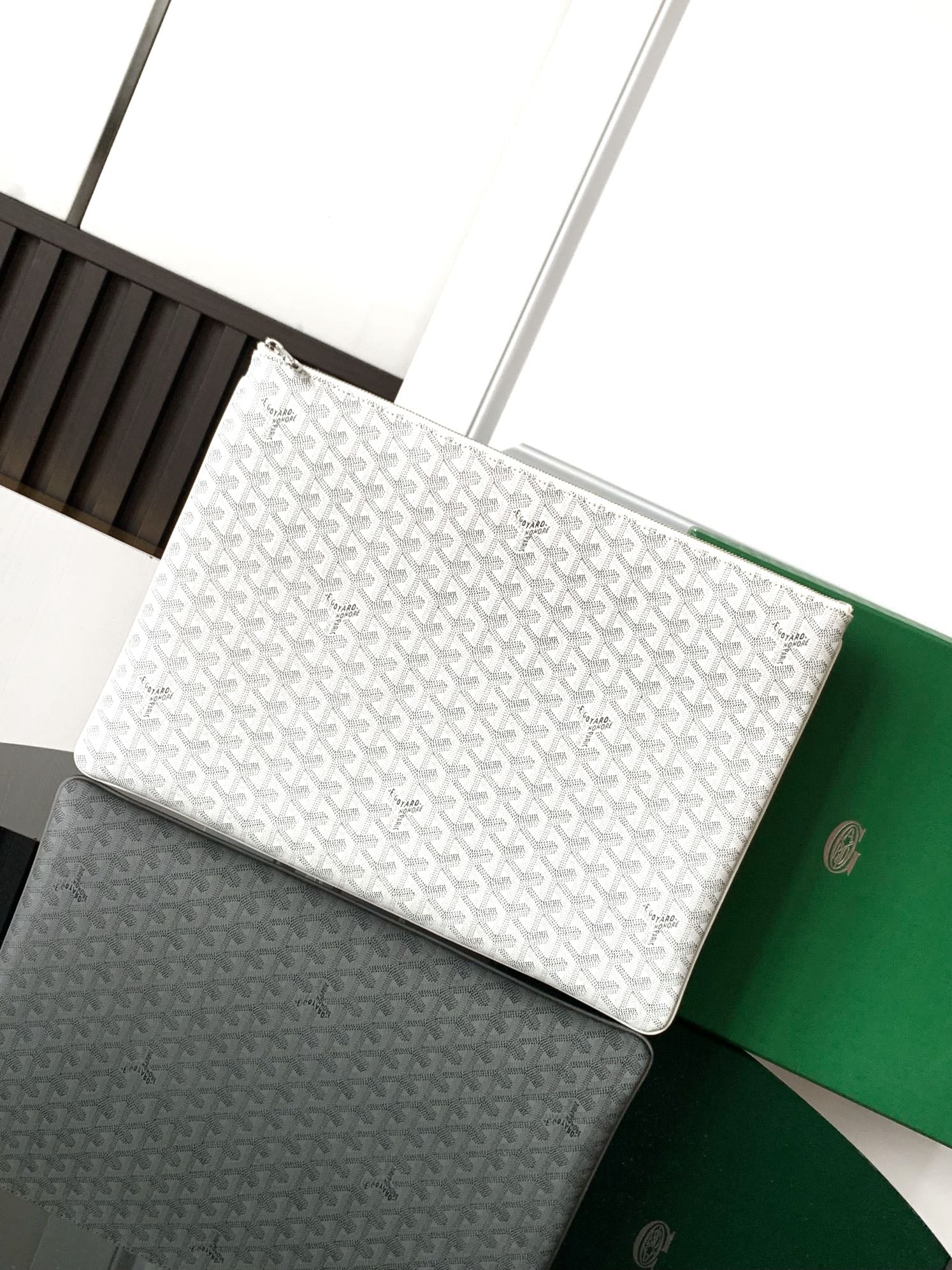 Sénat GM - белый Goyard 1061L.A5