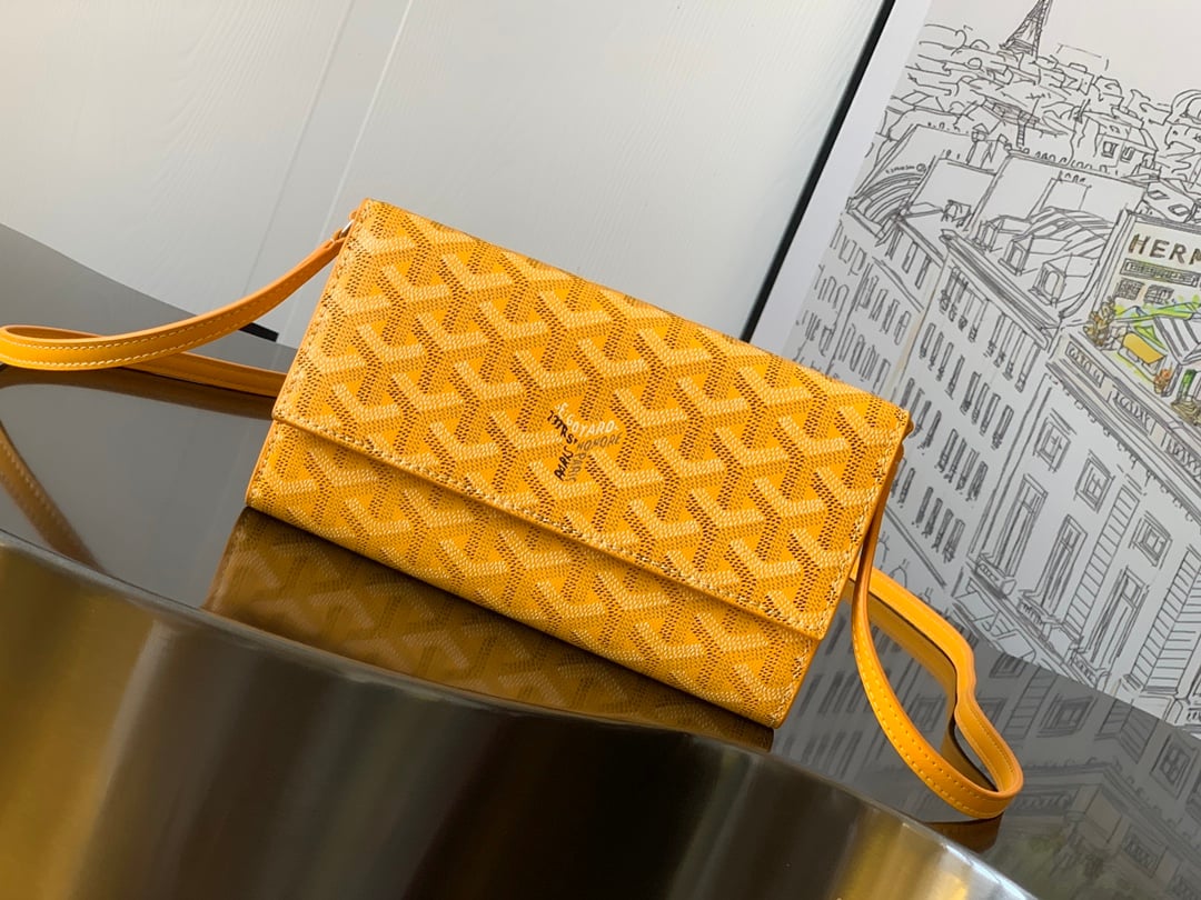 Varenne - желтый Goyard 020177.A5