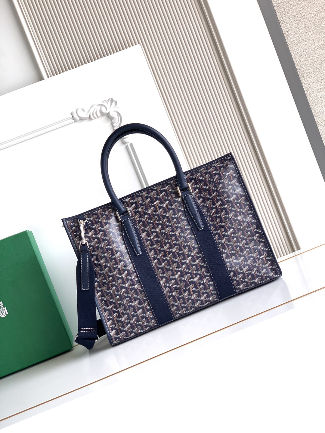 Morvan - синий Goyard 120241.A4
