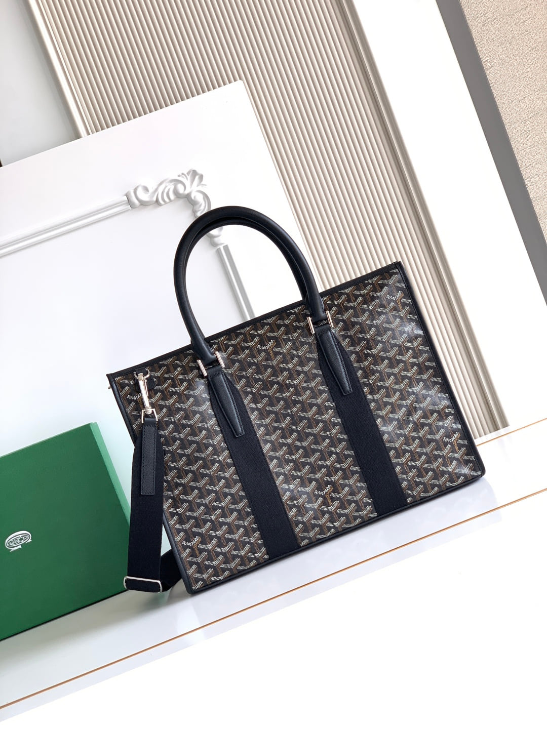 Morvan - черный Goyard 120241.A5