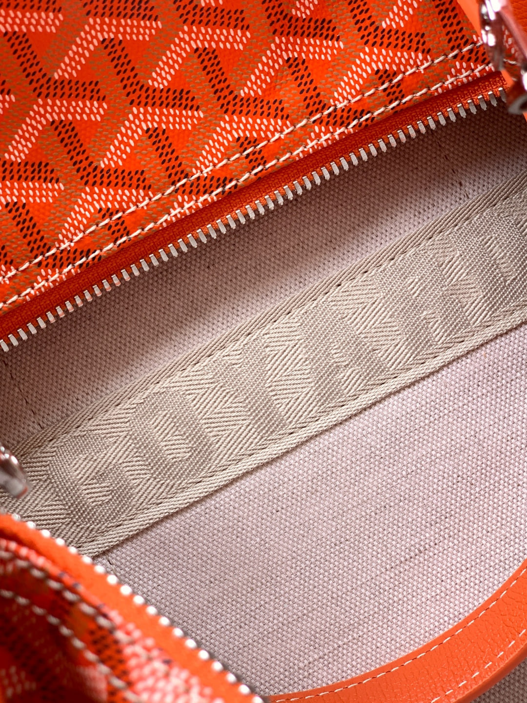 Barrel 40 - оранжевый Goyard 8307.A8