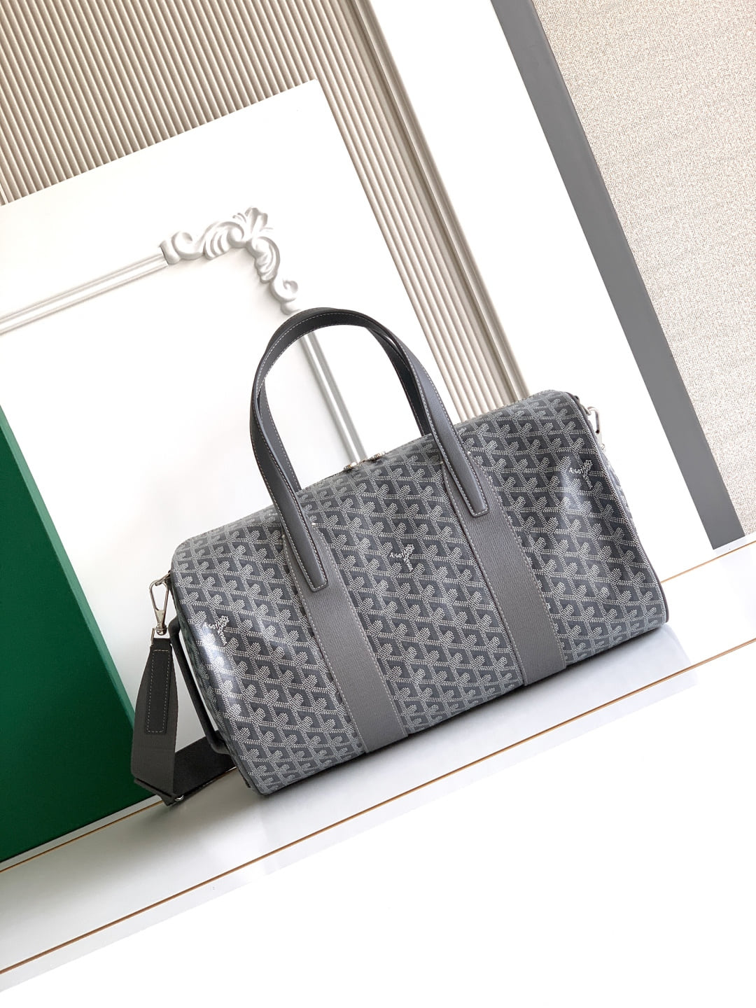 Barrel 40 - серый Goyard 8307.A9