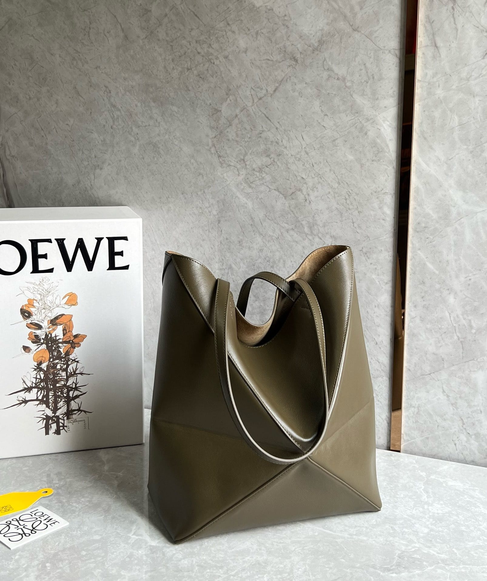 PuzzleFold Tote 31cm Loewe 4