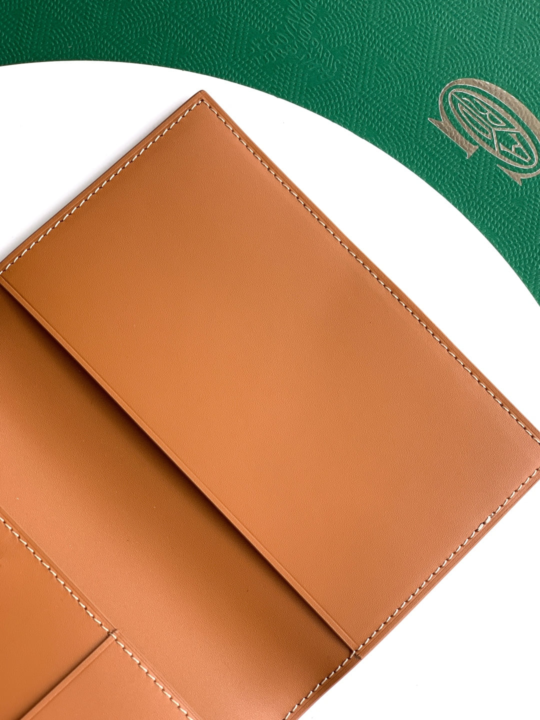 Grenelle Passport Holder - коричневый Goyard 3306.A3