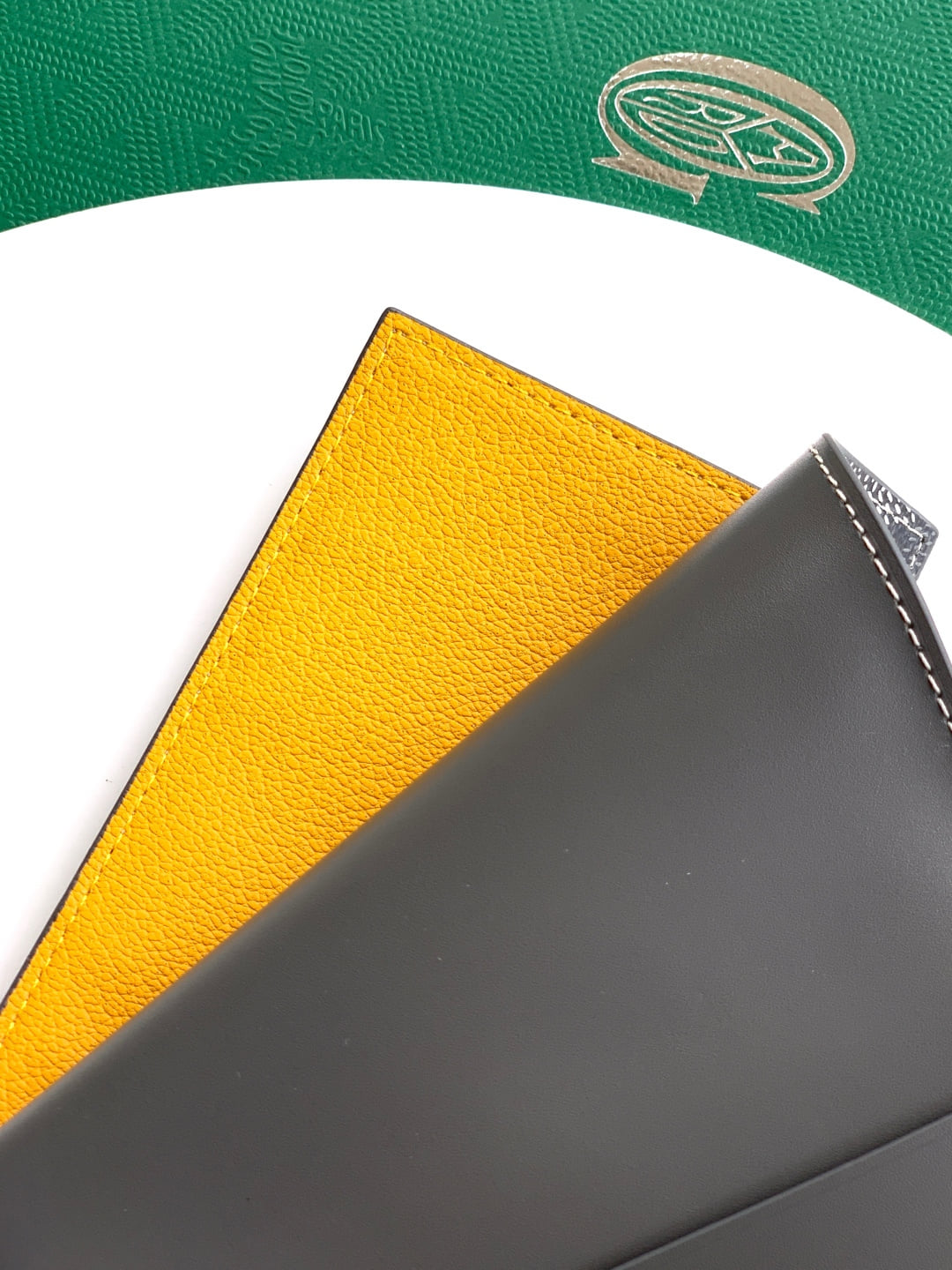 Grenelle Passport Holder - серый Goyard 3306.A4