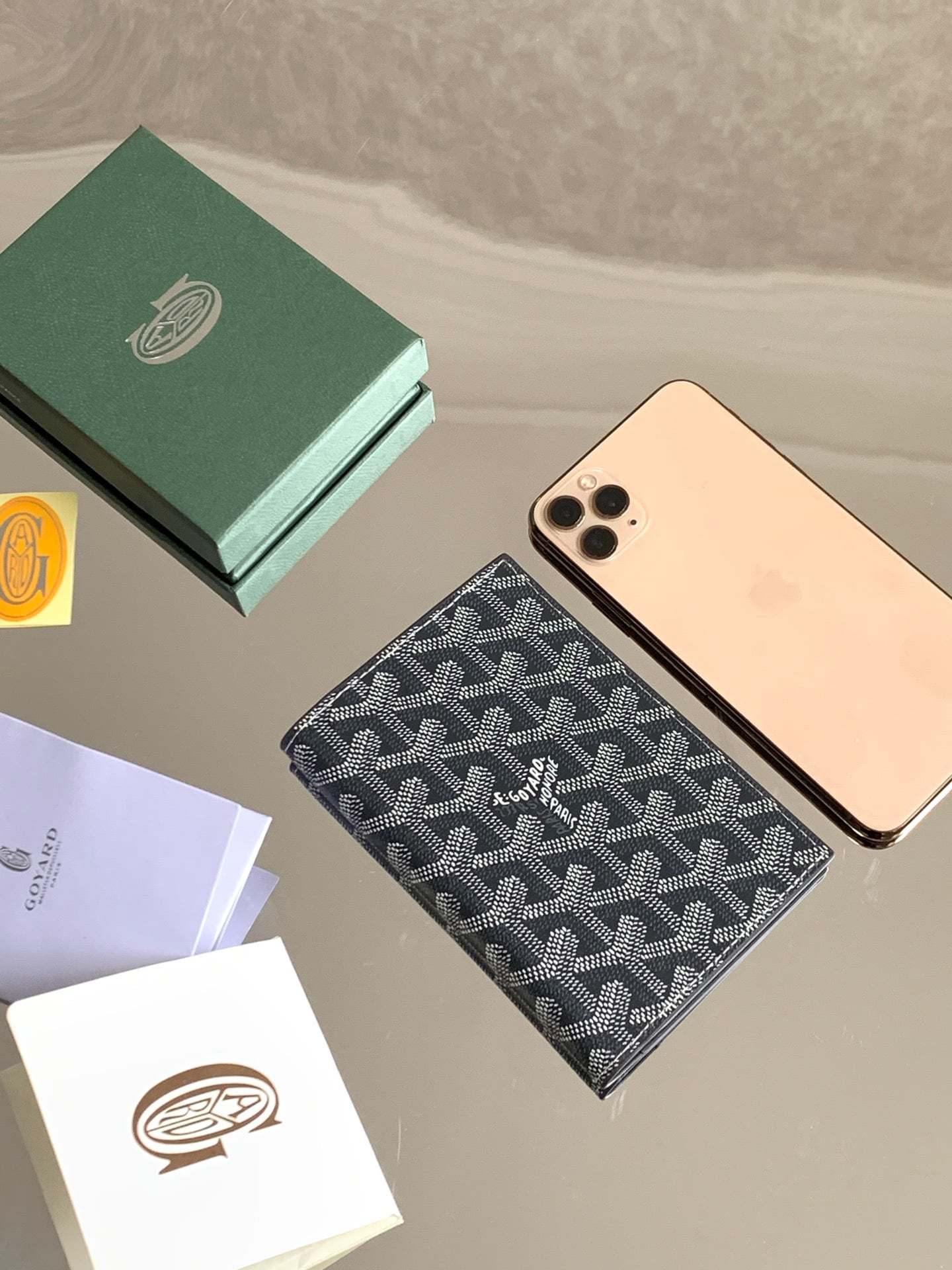 Grenelle Passport Holder - серый Goyard 7706.A14