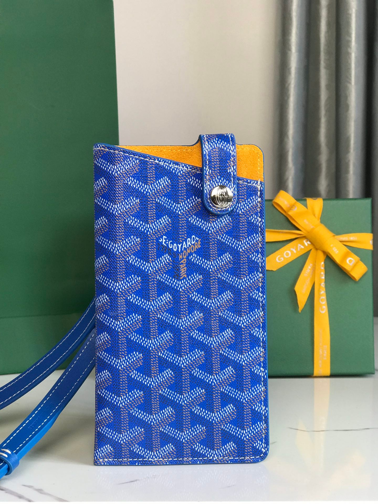 Montmartre Case Goyard 020122.A2