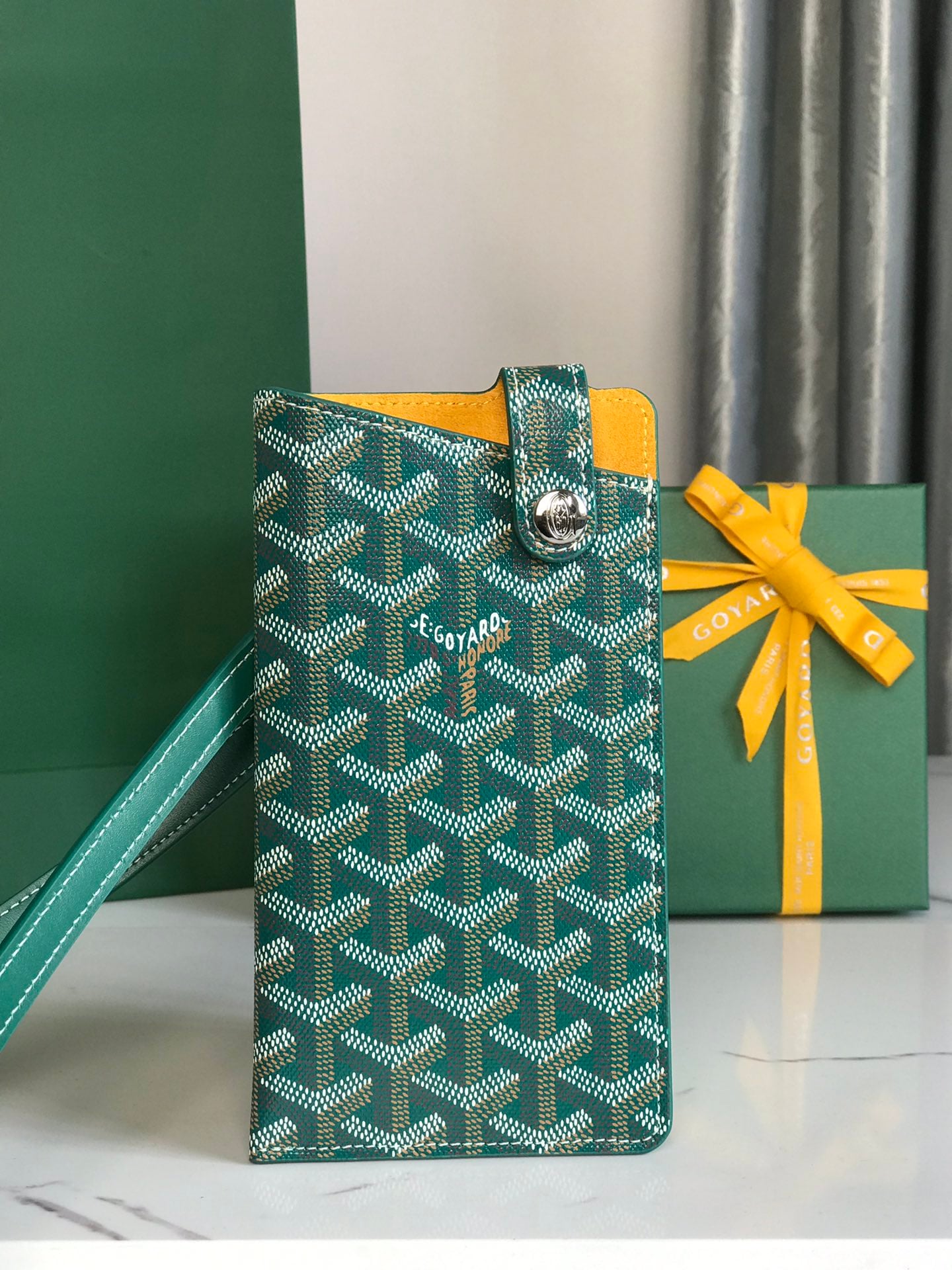 Montmartre Case Goyard 020122.A4