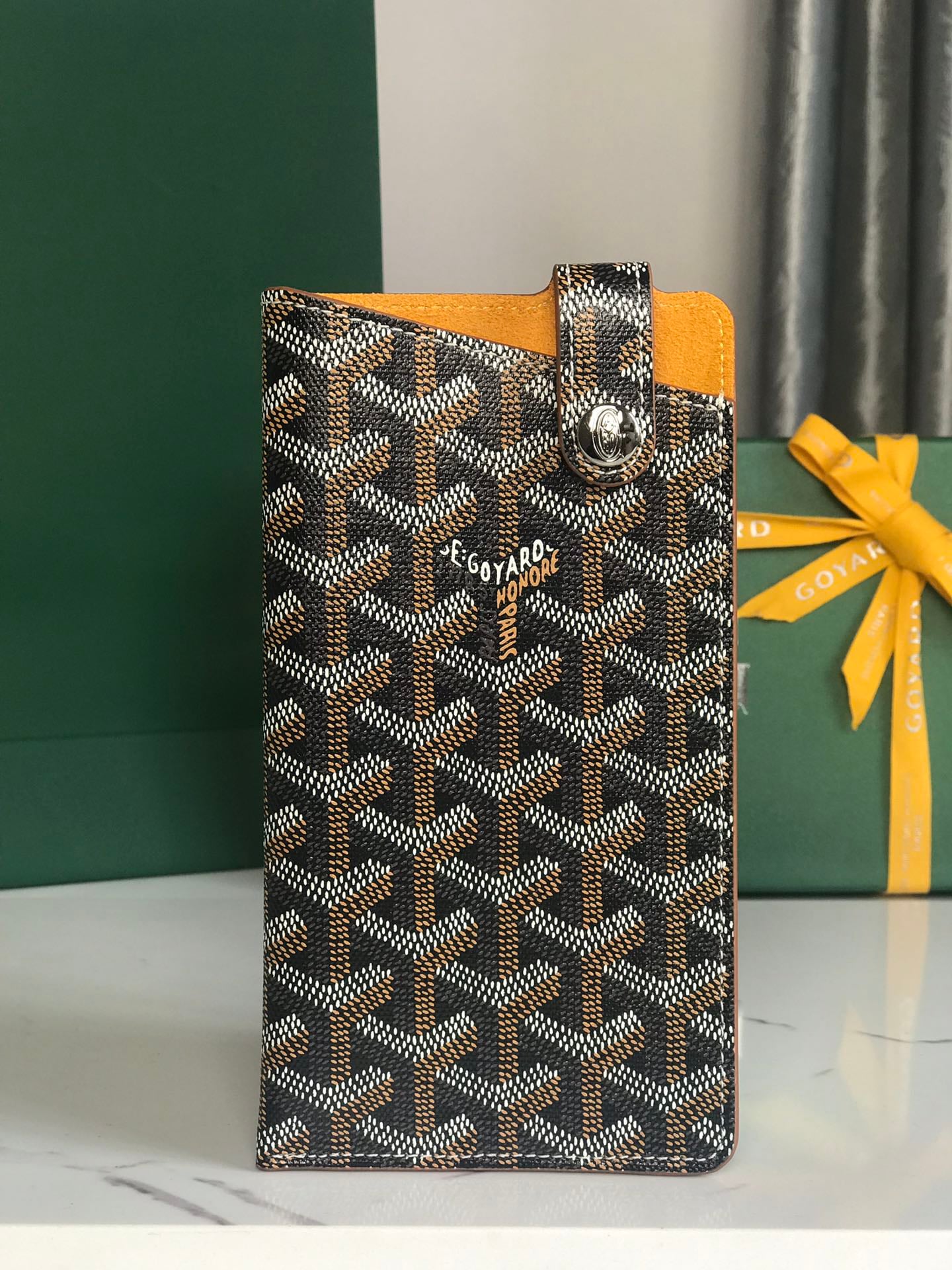 Montmartre Case Goyard 020122.A6