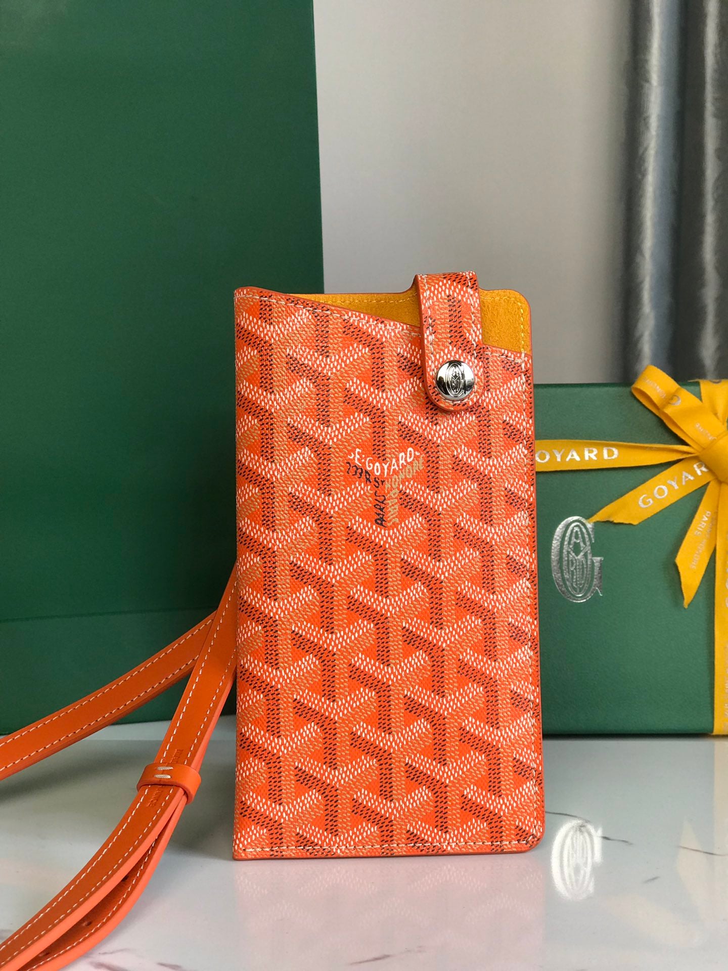 Montmartre Case Goyard 020122.A10