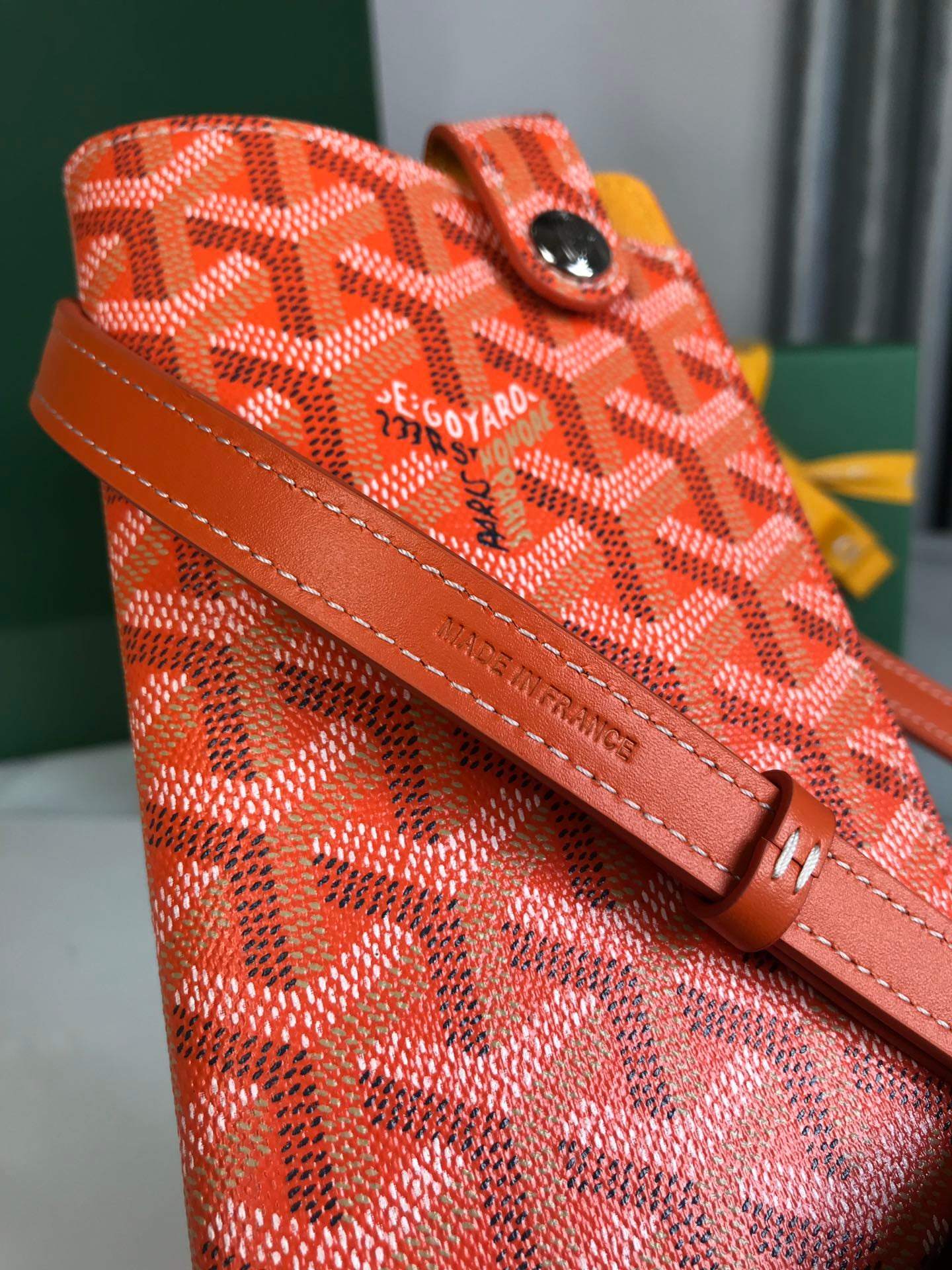 Montmartre Case Goyard 020122.A10
