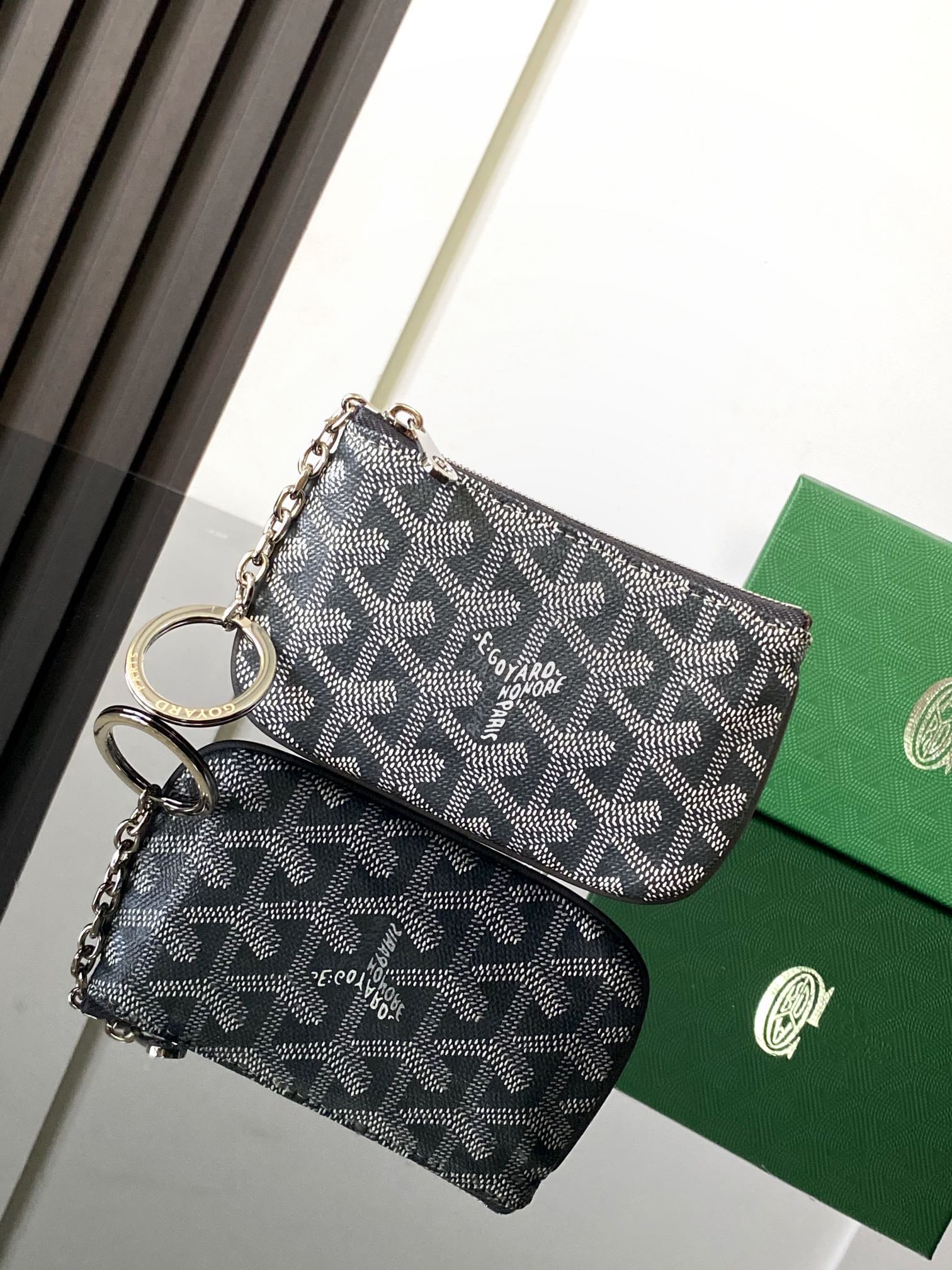 Sénat Nano - серый Goyard 3317.A10